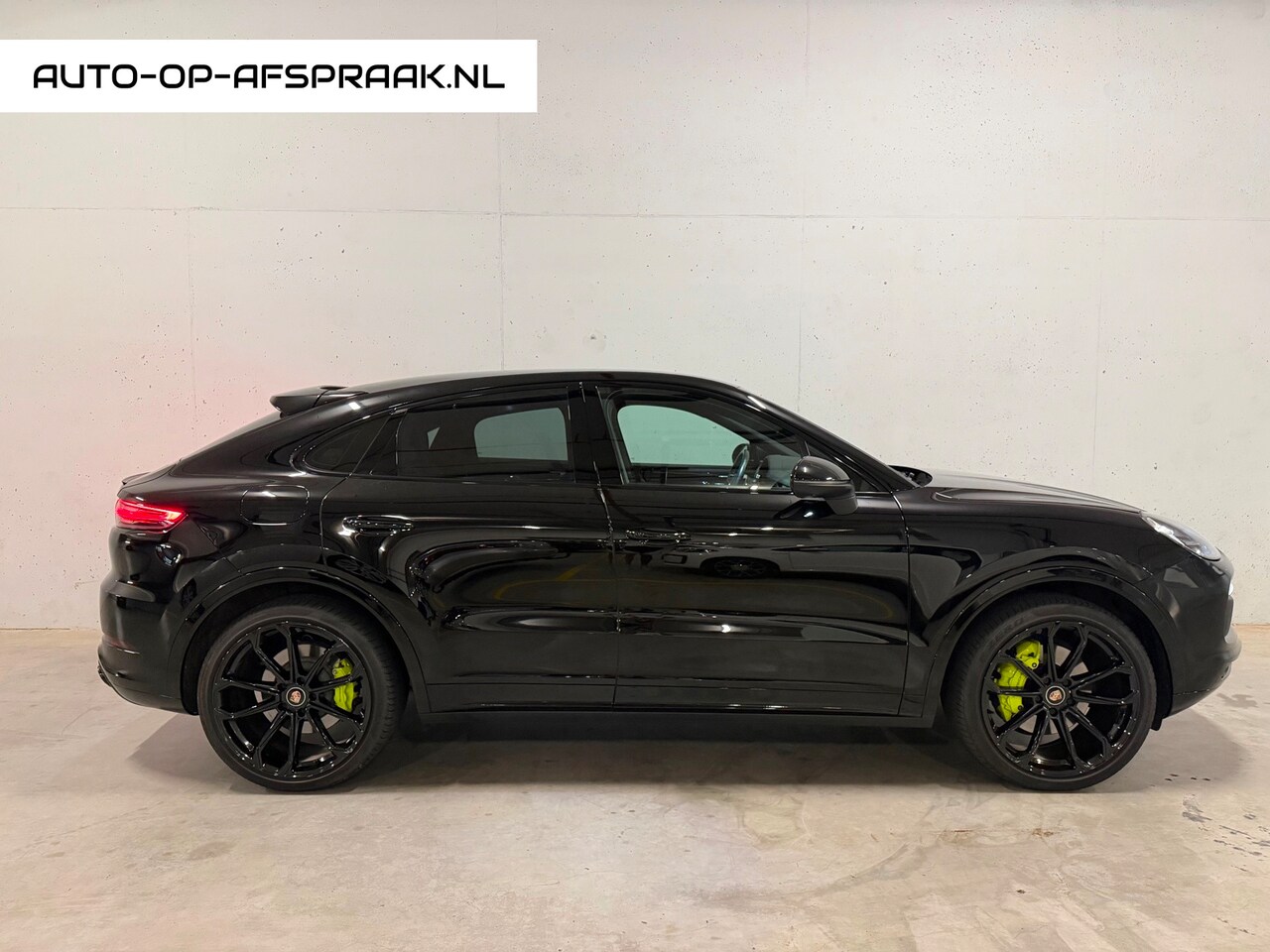 Porsche Cayenne Coupé - 3.0 E-Hybrid Chrono Pano Luchtv. Leer - AutoWereld.nl