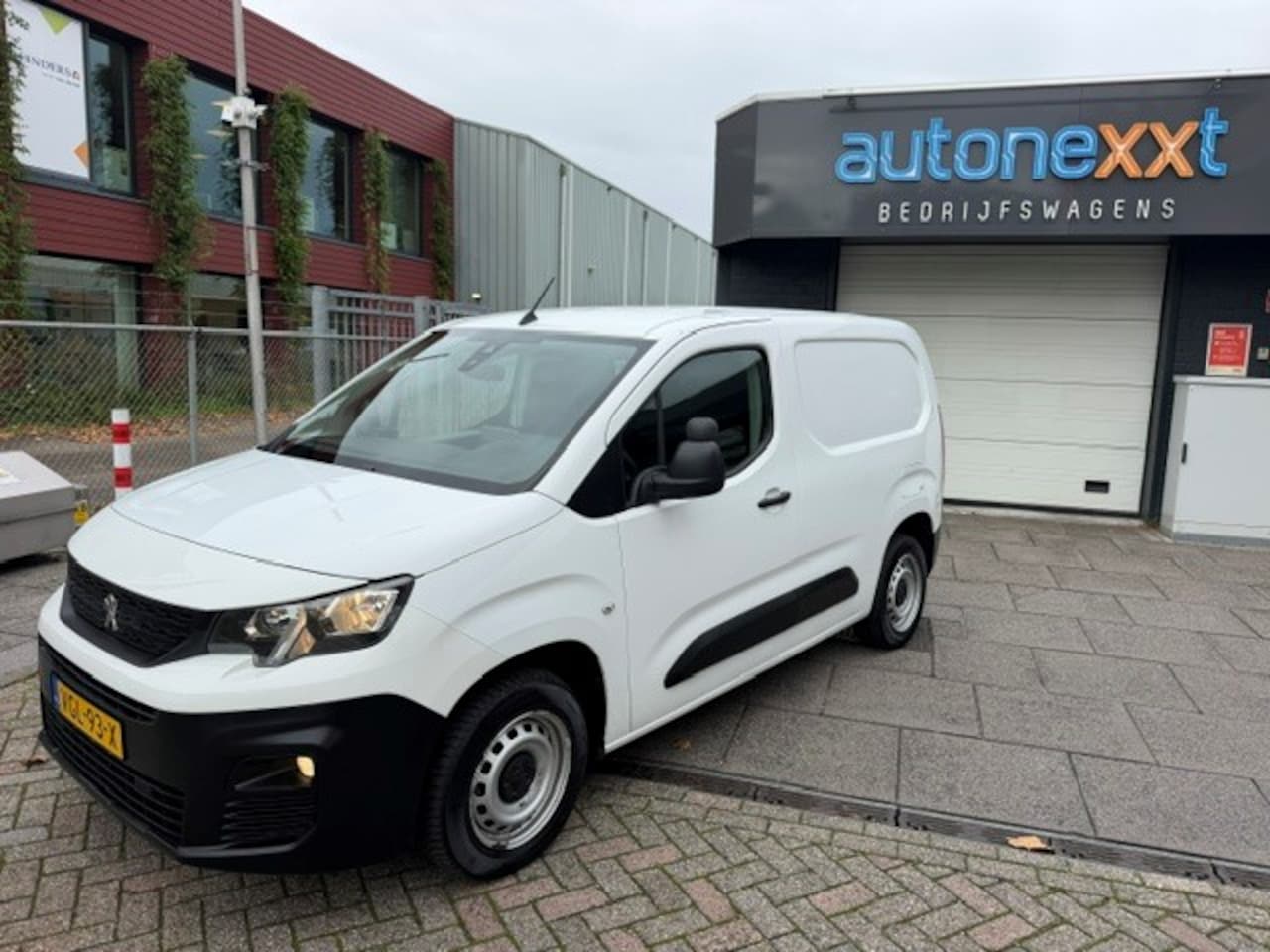Peugeot Partner - 1.5 BlueHDI Premium AIRCO I PDC I 1e EIGENAAR I NW DISTRIBUTIE I COMPLETE ONDERHOUDSHISTOR - AutoWereld.nl
