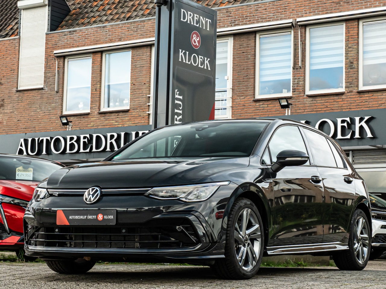 Volkswagen Golf - 1.5 eTSI R-Line CAMERA 17 INCH PRIVACY GLASS FULL LED - AutoWereld.nl