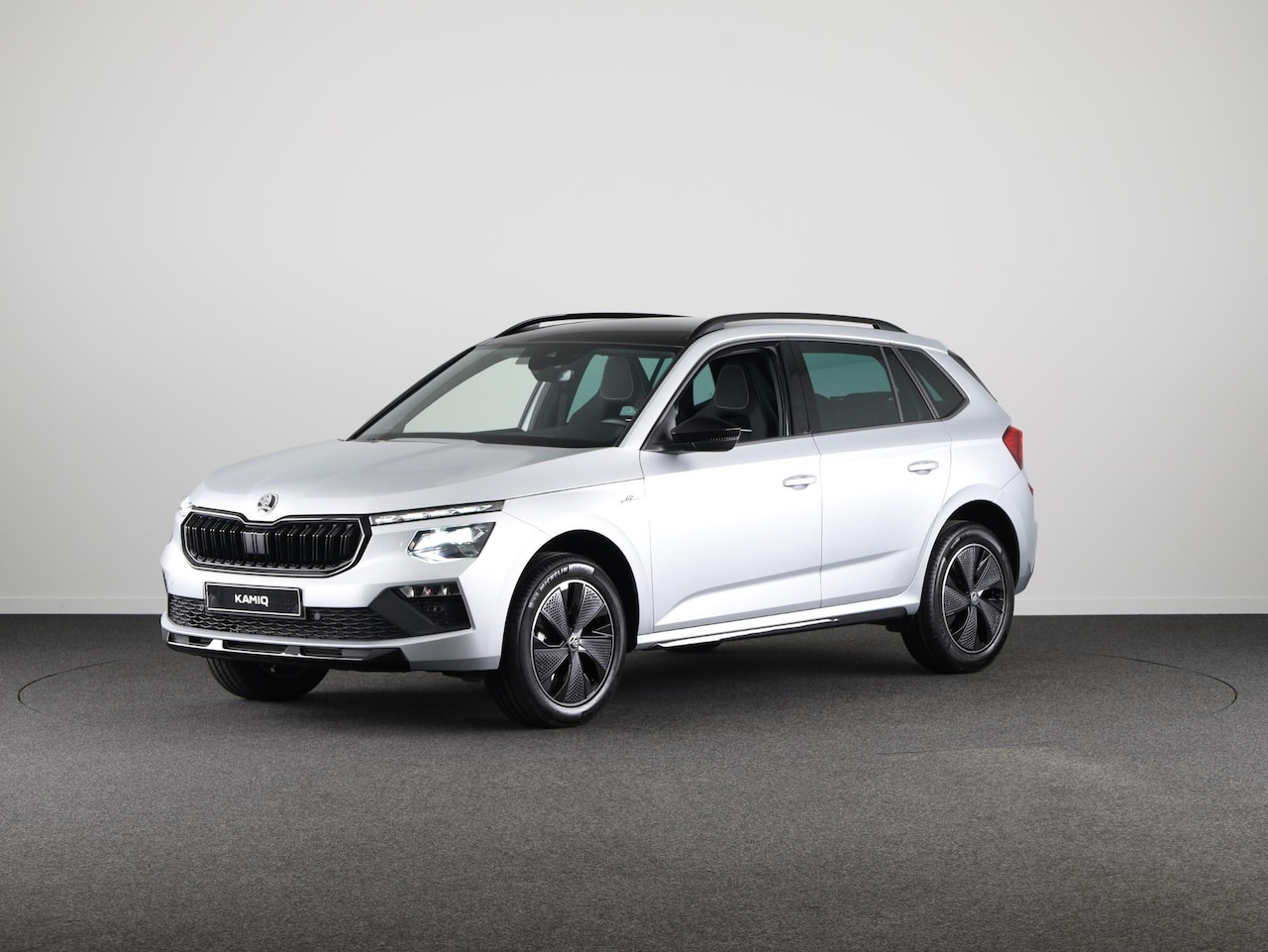 Skoda Kamiq - Monte Carlo 1.0 TSI 115 pk 6 versn. Hand | Led Matrix | Winter pakket | Panoramadak | Acht - AutoWereld.nl