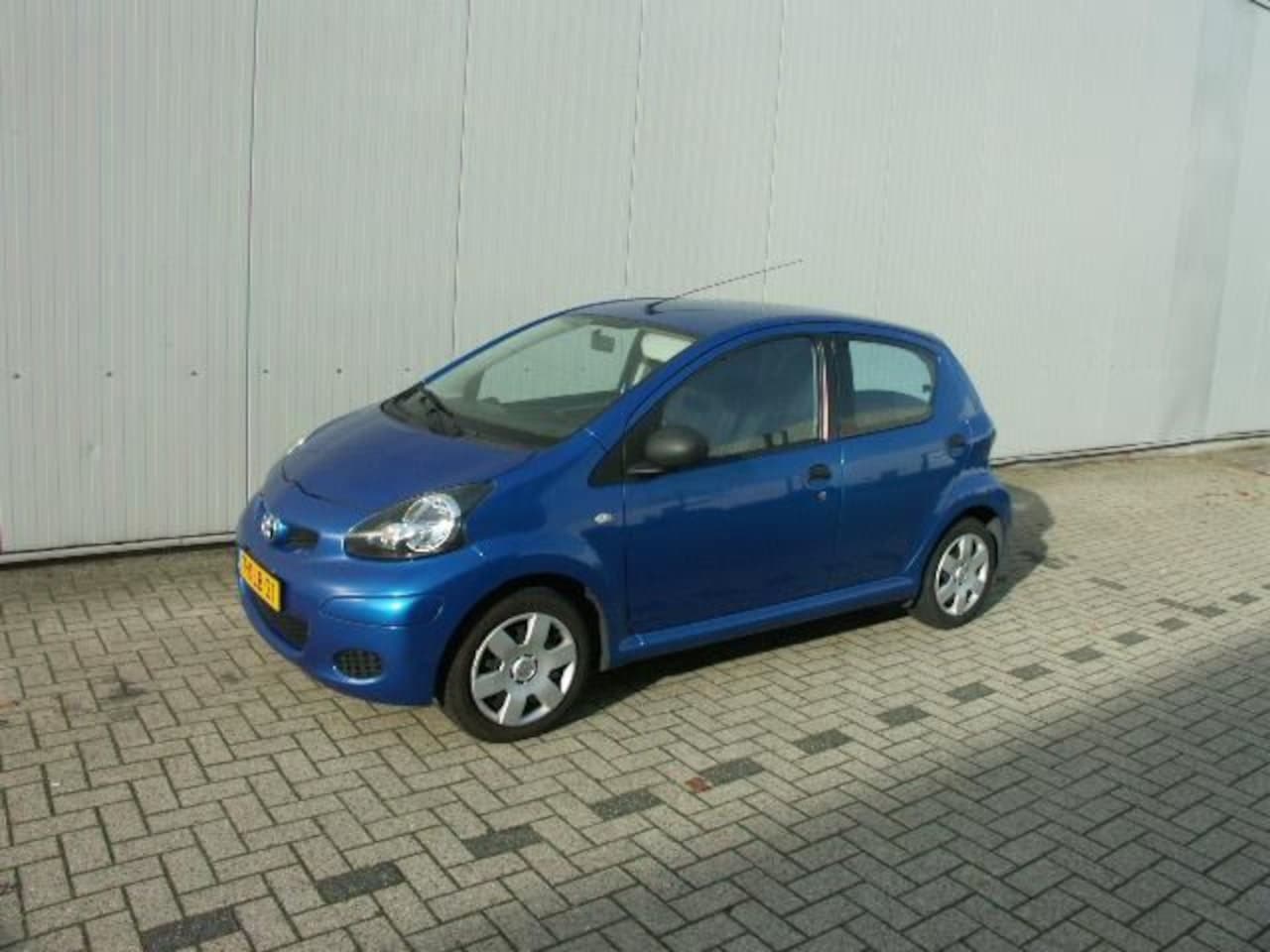 Toyota Aygo - 1.0-12V Comfort Navigator '11, 5-DRS, 141000 KM, MET EEN NIEUWE APK ! - AutoWereld.nl