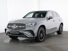 Mercedes-Benz GLC-klasse - 300 e 4MATIC AMG Plug-In Hybride AMG Line | Digital Licht | Trekhaak | Parkeerpakket met 3