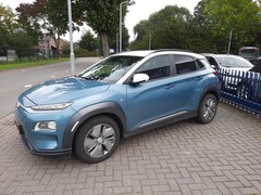 Hyundai Kona Electric - EV Fashion 64 kWh LUXE 4% bijtelling Blauw/wit