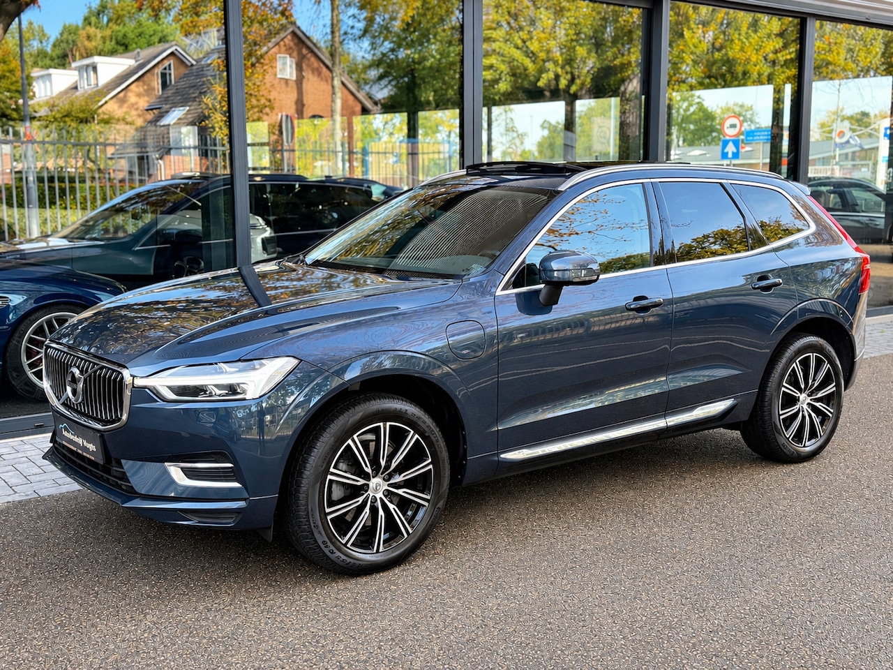 Volvo XC60 - 2.0 T8 Twin Engine AWD Inscription *Pano*Trekhaak* - AutoWereld.nl