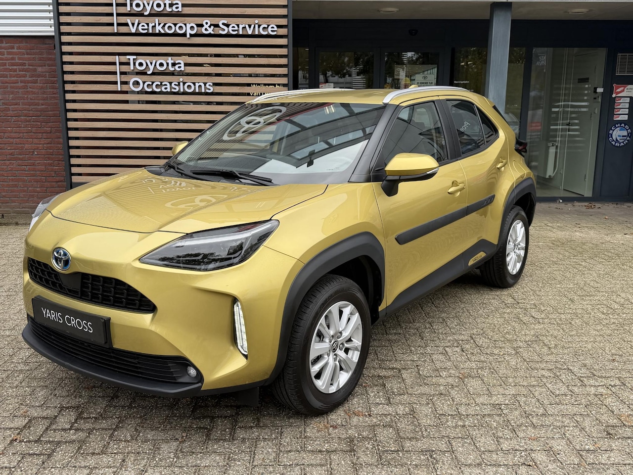 Toyota Yaris Cross - 1.5 Hybrid Business KEYLESS HEAD-UP EL-ACHTERKLEP APPLE/ANDROID STOEL/STUURVERWARMING - AutoWereld.nl