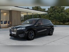 BMW iX - xDrive40 326 pk High Executive Automaat / Adaptieve Cruise Control / Trekhaak / 22 inch LM