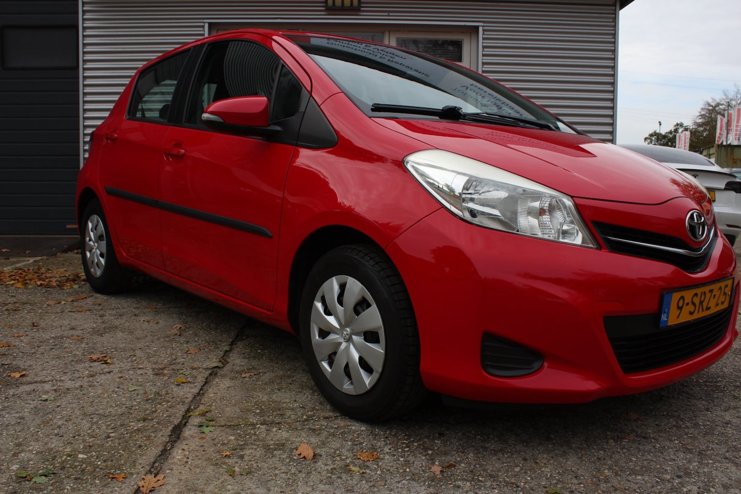 Toyota Yaris - 1.0 VVT-i Now 5-deurs netjes, zuinig, nieuwe apk en beurt, boekjes, 2x sleutel, nl-auto, n - AutoWereld.nl