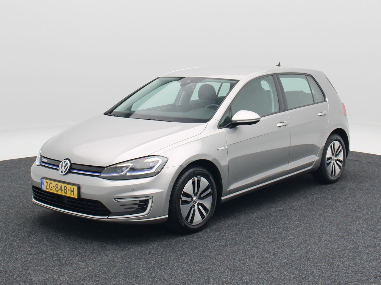 Volkswagen e-Golf - 136 Pk | Full LED | Adaptive Cruise | Warmtepomp | Navigatie | 16 Inch | 98.528 Km !! - AutoWereld.nl