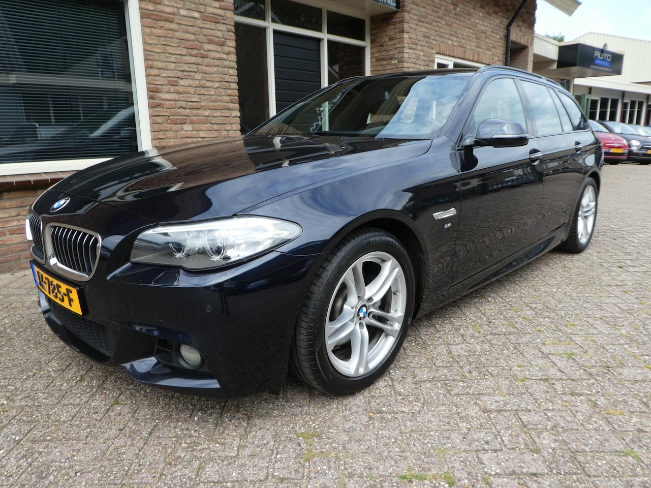 BMW 5-serie Touring - 520i Executive Automaat / Leder / Navi / M Pakket - AutoWereld.nl