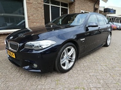 BMW 5-serie Touring - 520i Executive Automaat / Leder / Navi / M Pakket