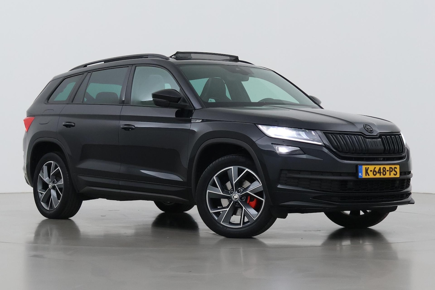 Skoda Kodiaq - 1.5 TSI Sportline Business 7p. | Panoramadak | ACC | Trekhaak | Keyless | Stoel+Stuurverwa - AutoWereld.nl