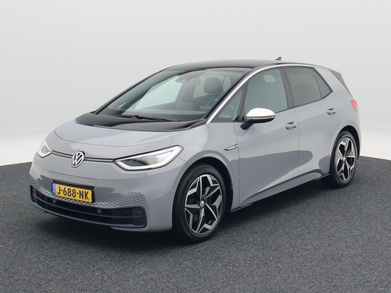 Volkswagen ID.3 - First Plus 58 kWh 204 Pk | Trekhaak | Full LED | Adaptive Cruise | Camera | Navigatie | Le - AutoWereld.nl