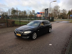 BMW 5-serie Touring - 525d High Executive. Motor tikt