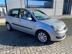 Ford Fiesta - 1.4-16V Ambiente airco onderhoudsboekjes 5 deurs hoge instap zeer mooie auto met veel extr