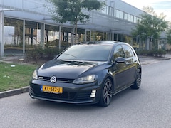 Volkswagen Golf - 2.0 TDI GTD 184PK PANORAMA/KEYLESS/LANE ASSIST