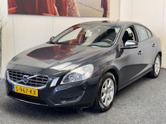 Volvo S60 - 1.6 T3 KINETIC CRUISE CONTROL CLIMATE CONTROL BLUETOOTH TELEFOON MEDIA VOORBEREIDING PDC A