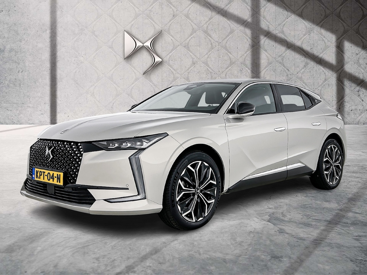 DS 4 - 130 PK Automaat Etoile | Rijklaar | Elektrische stoelen | Adaptieve CC | Head up Display | - AutoWereld.nl