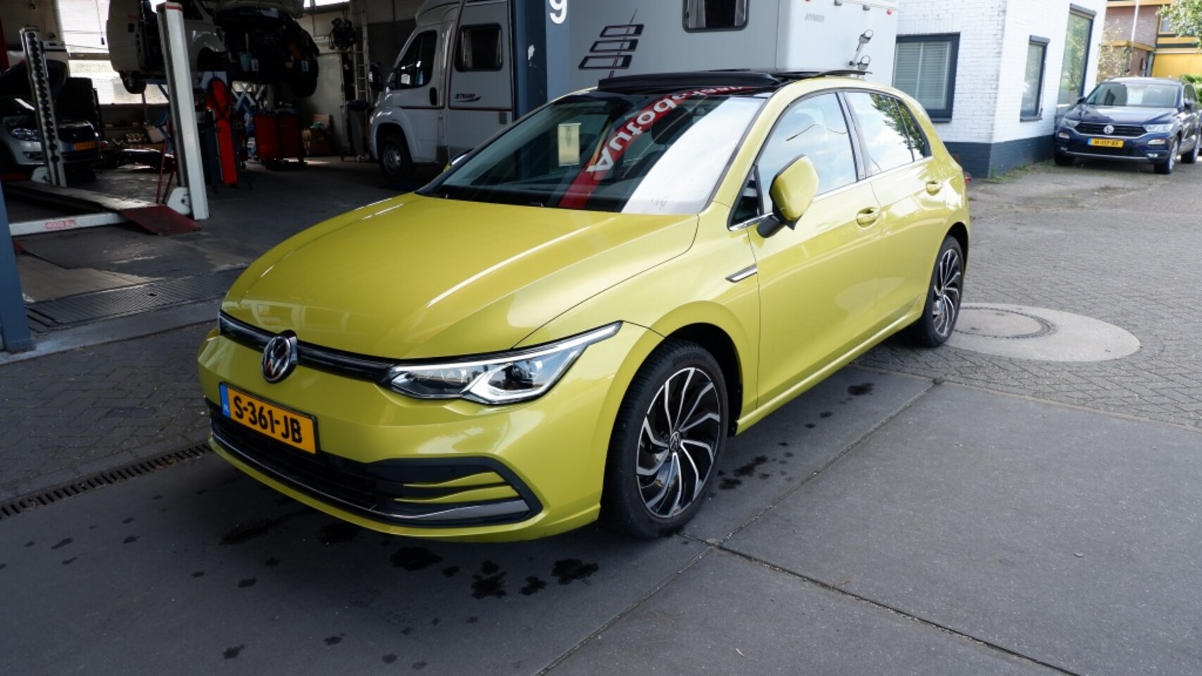Volkswagen Golf - 1.5 eTSI Style Pano/ACC/Trekhaak/Navi/Massage/Lane-ass - AutoWereld.nl