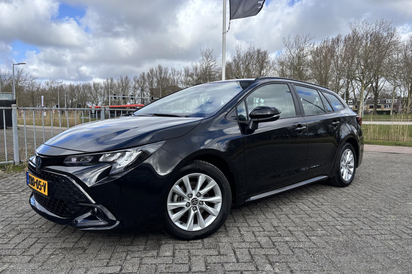 Toyota Corolla Touring Sports - Hybrid 140 Active | Automaat - AutoWereld.nl
