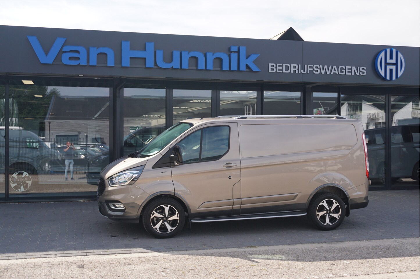 Ford Transit Custom - 300S Active 130PK BPM VRIJ!! Airco, Cruise, Apple CP / Android Auto, 17" LM Velg!! NR. 219 - AutoWereld.nl