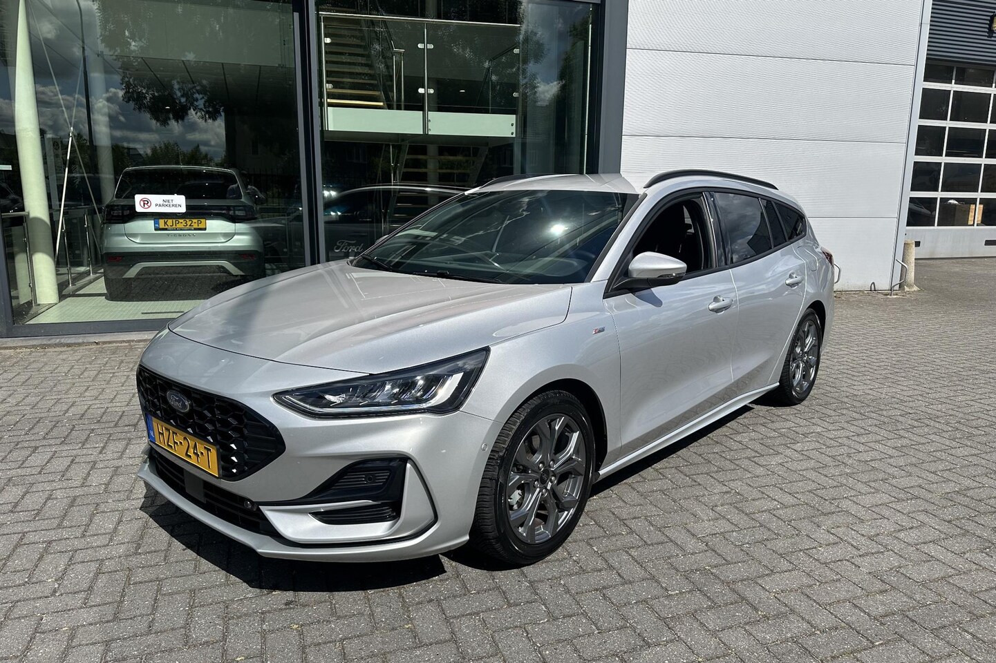 Ford Focus Wagon - 1.0 EcoBoost Hybrid ST Line | Driver Assistance Pack | Winter Pack | All-Season - AutoWereld.nl