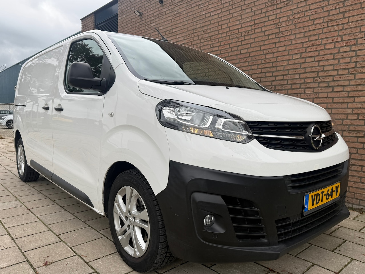 Opel Vivaro - 2.0 CDTI L2H1 Edition 2.0 CDTI L2H1 Edition - AutoWereld.nl