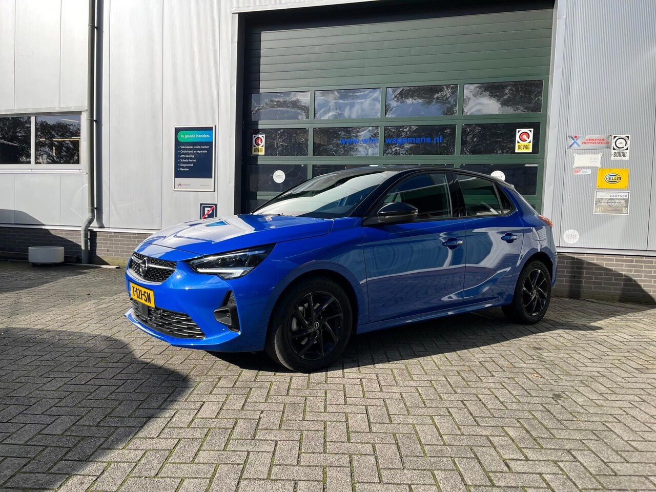 Opel Corsa - 1.2 GS Line Cruis controle ,Airco en navigatie voorbereiding - AutoWereld.nl
