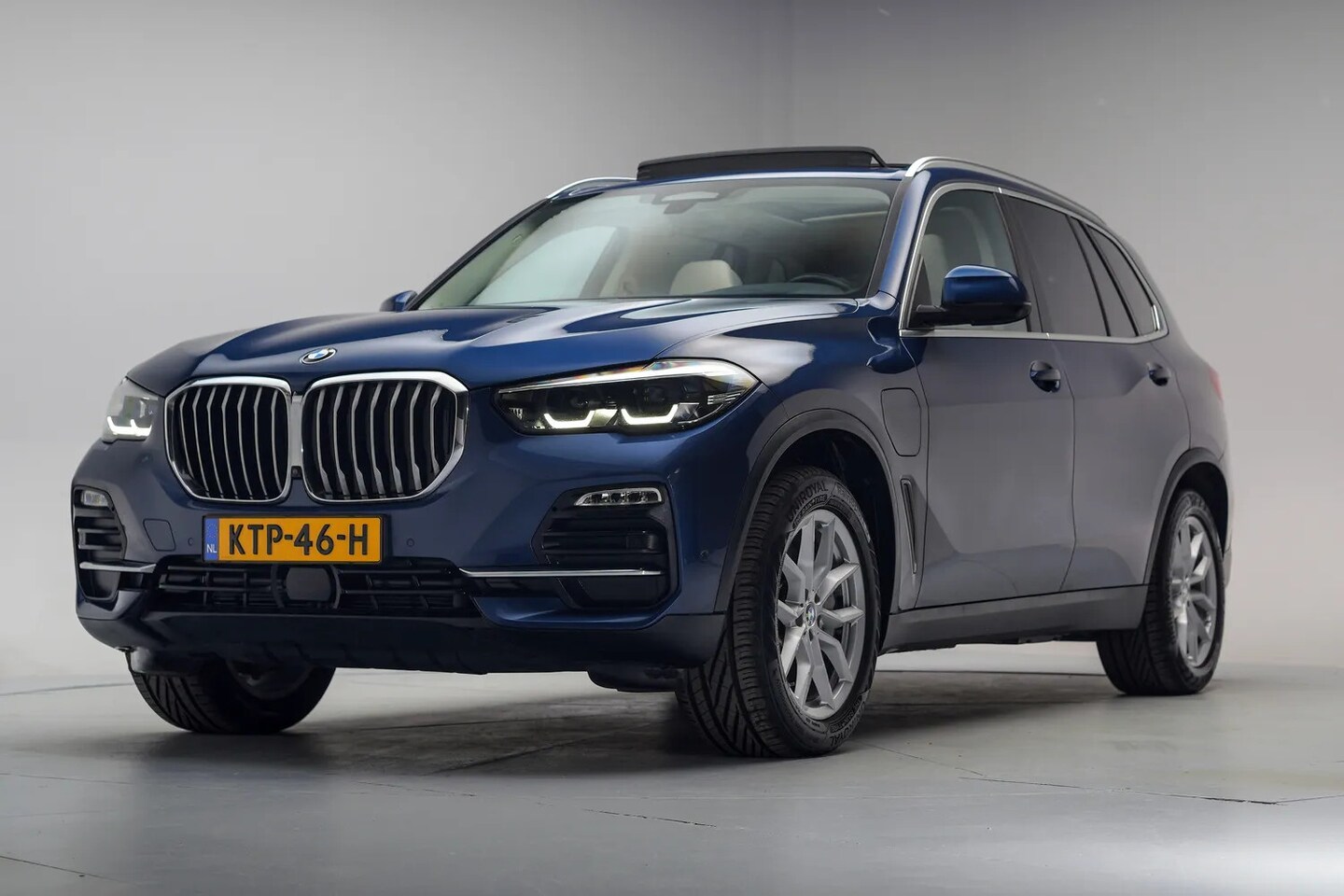 BMW X5 - xDrive45e High Executive [ Panorama Luchtvering HUD Leder Stuur-&stoelverwarming] - AutoWereld.nl