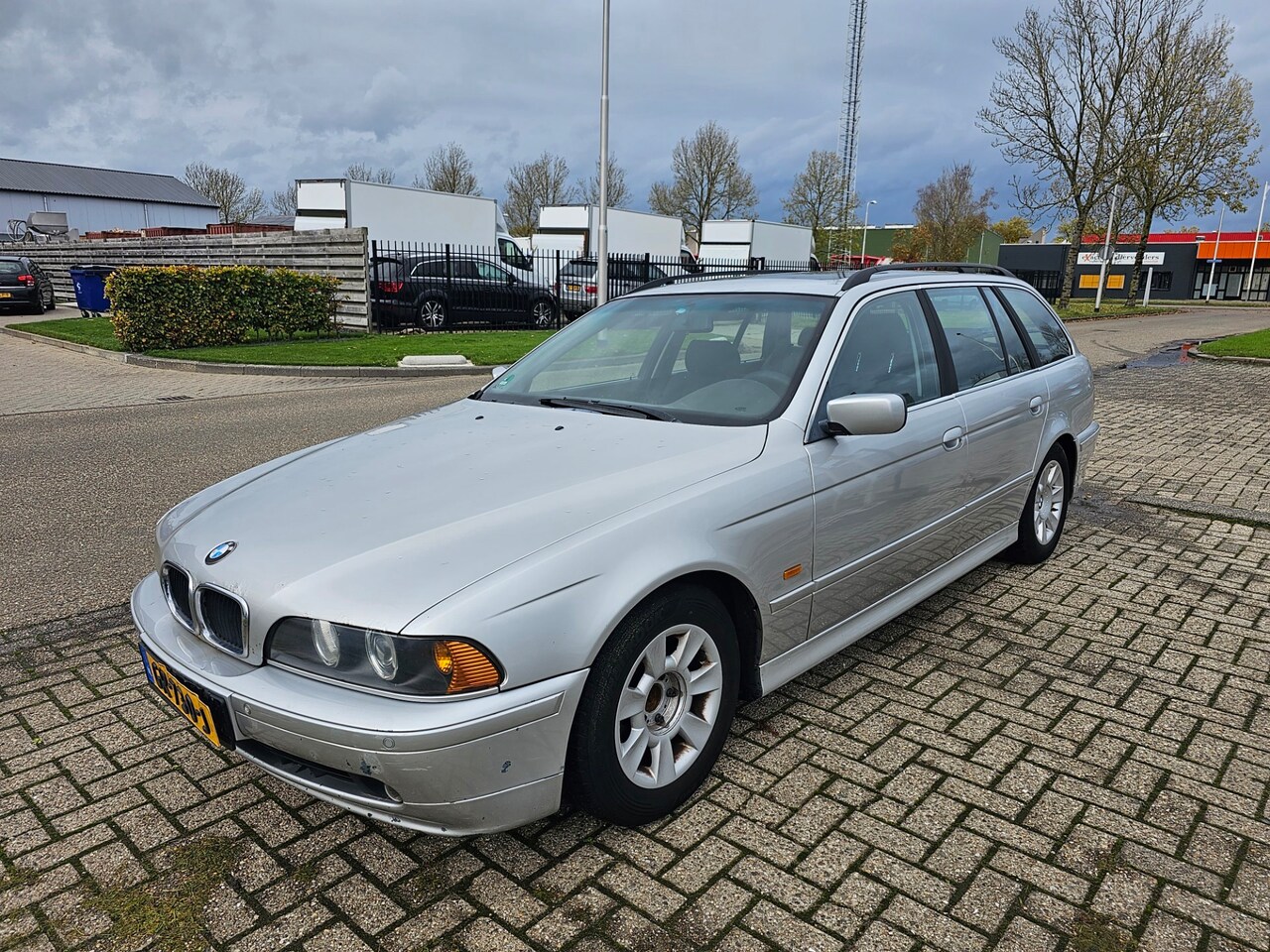 BMW 5-serie Touring - 520i 6 cilinder 2.0 Airco Bj:2002 - AutoWereld.nl