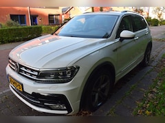 Volkswagen Tiguan - 1.4 TSI ACT Connected Series hele mooie tiguan pano, automaat, met leuke opties, R-LINE wo