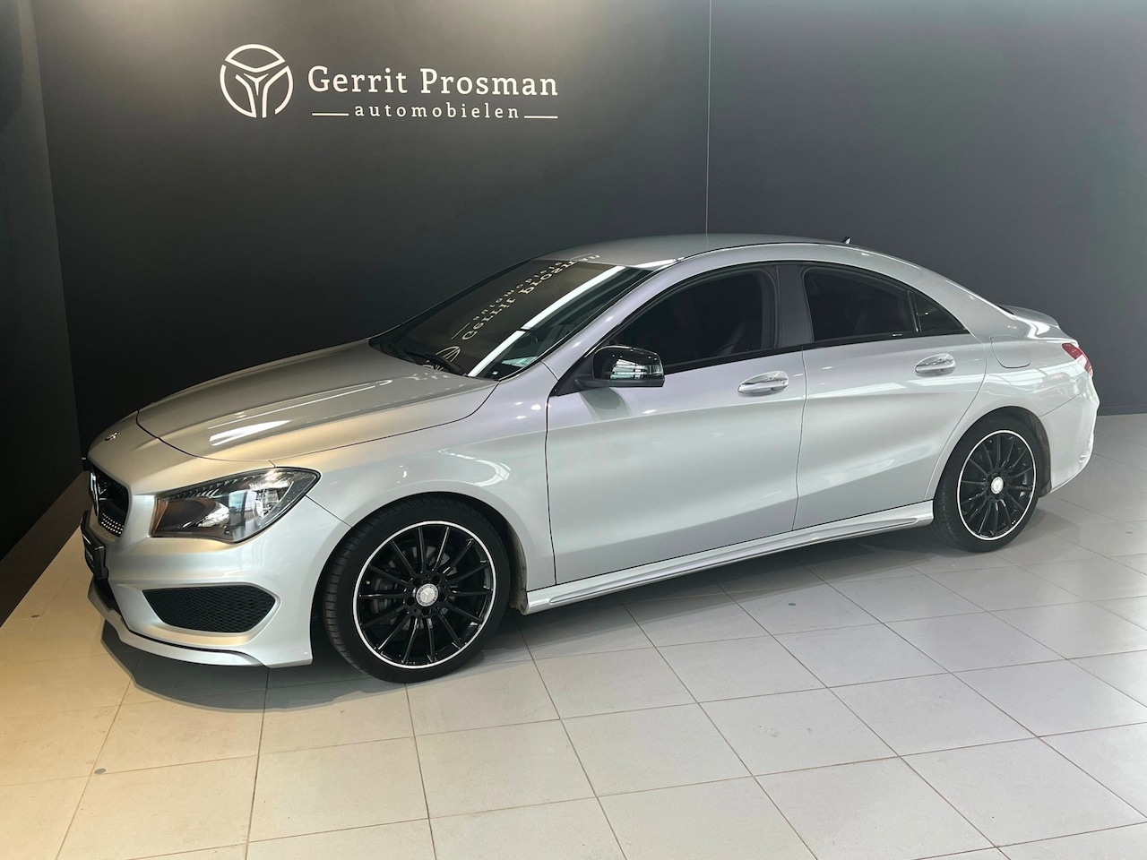 Mercedes-Benz CLA-Klasse - 180 Edition 1 AMG en SPORTPAKKET - AutoWereld.nl