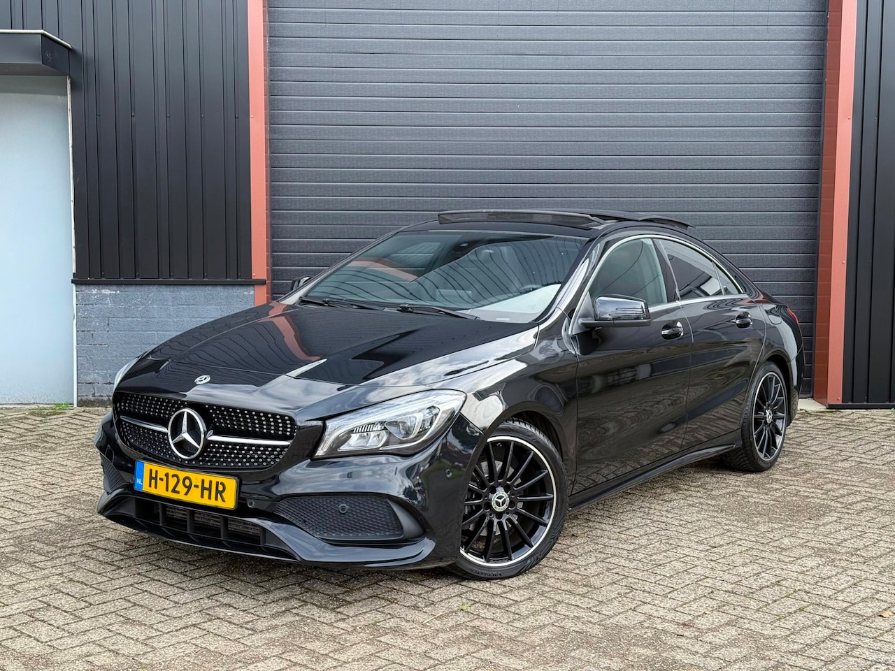 Mercedes-Benz CLA-Klasse - 180 AMG Line Automaat Panoramadak! - AutoWereld.nl