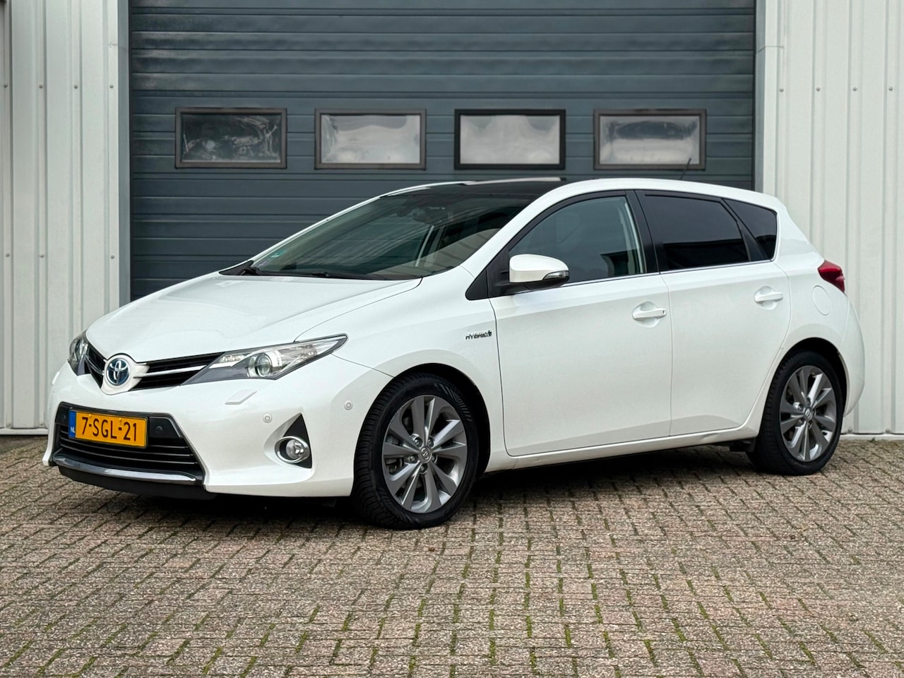 Toyota Auris - 1.8 Hybrid Lease Pro PANO / NAVI / CRUISE - AutoWereld.nl