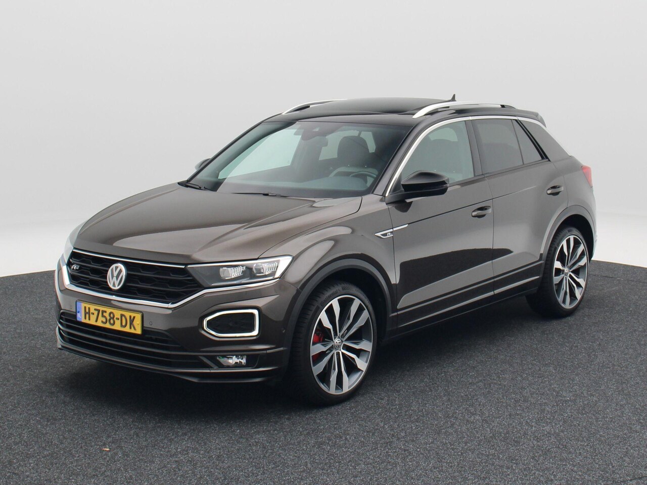 Volkswagen T-Roc - 1.5 TSi 150 Pk Automaat Sport Business R-Line | Stoel/Stuurverwarming | Beats Audio | Pano - AutoWereld.nl