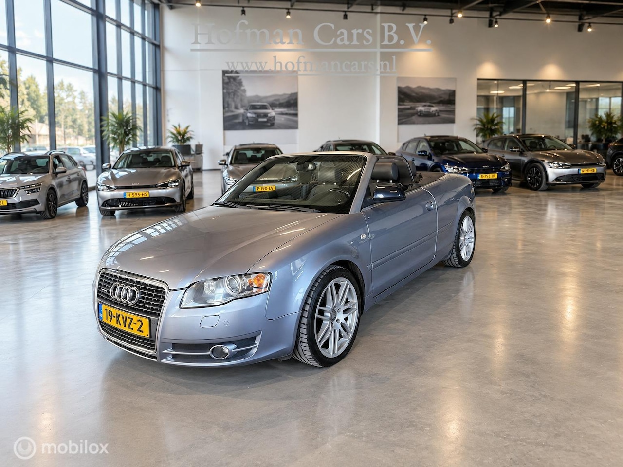 Audi A4 Cabriolet - 3.2 V6 FSI Quattro Automaat | 6-Cilinder | Vierwielaandrijving | Zilvergrijs Metallic - AutoWereld.nl