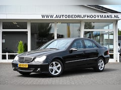 Mercedes-Benz C-klasse - 180 K. Avantgarde Airco Navi Trekhaak 1e eigenaar Nieuwstaat