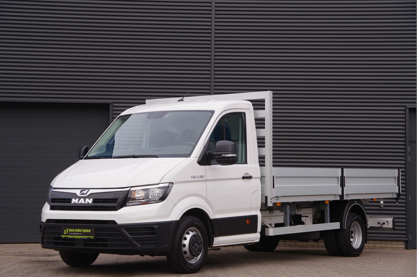 MAN TGE - 5.160 50 2.0 L4 N1! DUBBELLUCHT OPENLAADBAK, 165PK AUT. 3-ZITS, CRUISE, AIRCO, NAVI, APPLE - AutoWereld.nl