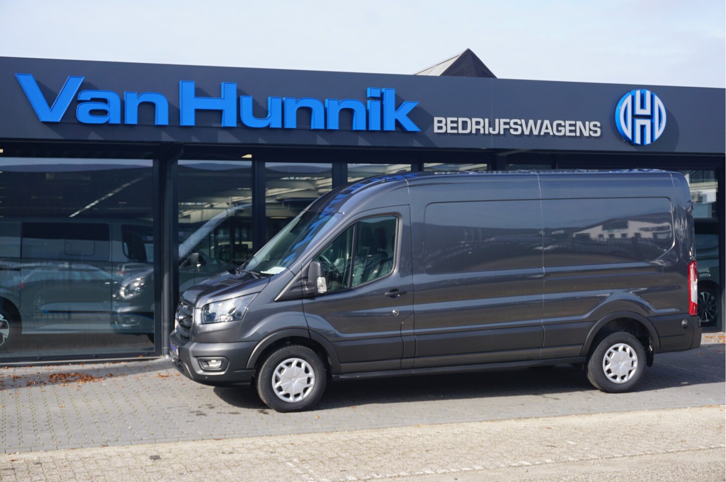 Ford Transit - 350L 130PK L3H2 Trend BPM VRIJ!! Clima, 12" Sync 4 scherm Navi, 270° deur, Trekhaak!! NR. - AutoWereld.nl