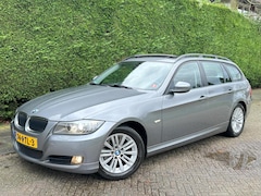BMW 3-serie Touring - 320i High Executive /AUTOMAAT/XENON/LEER/PANO/S-VERWRMNG/