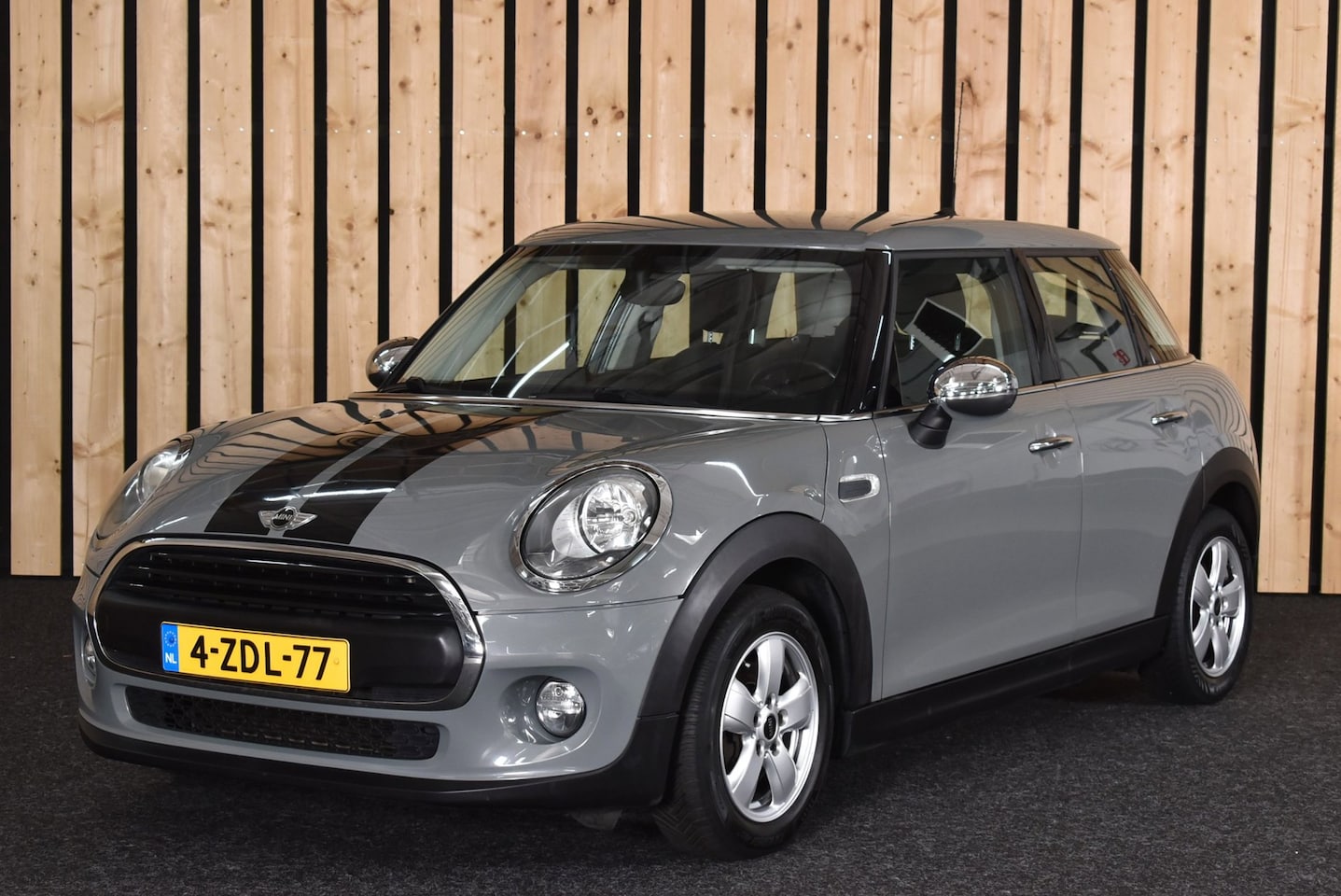 MINI 5-Deurs - 1.2 One Business 115dkm 2e eig. 5-drs NL-auto Airco Navi Cruise All-seasons LM + Nwe APK - AutoWereld.nl