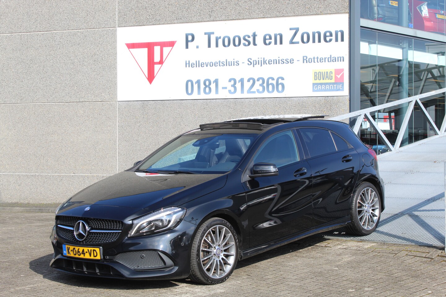 Mercedes-Benz A-klasse - 250 AMG Automaat/Panoramadak/Navigatie/Cruise control/Apple Carplay/Parkeersensoren/Ledere - AutoWereld.nl