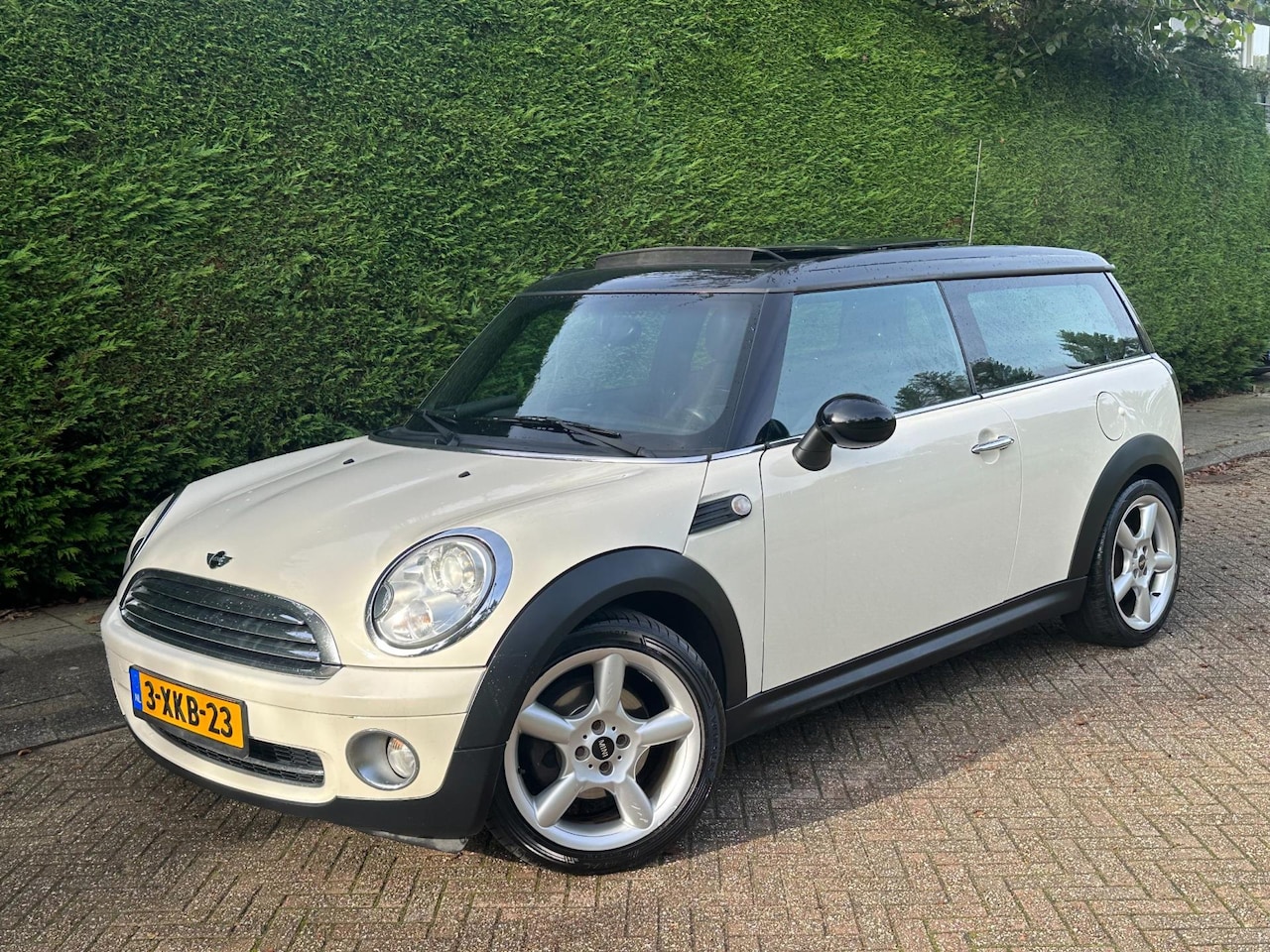 MINI Clubman - Mini 1.6 /XENON/PANO/PDC/CRUISE/MF STUUR!/ - AutoWereld.nl
