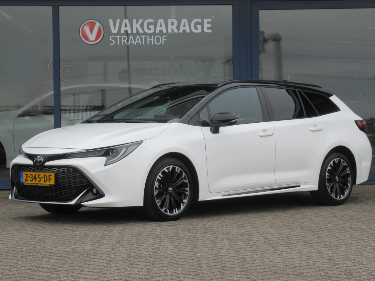 Toyota Corolla Touring Sports - 2.0 Hybrid GR-Sport 2.0 Hybrid GR-Sport, Full LED / draadloos Carplay + Android Auto / Camera + Sensoren / Ada - AutoWereld.nl