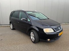 Volkswagen Touran - 1.6-16V FSI Highline