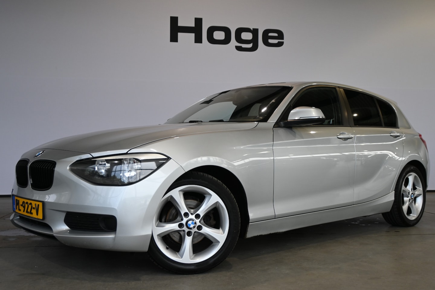 BMW 1-serie - 116d EDE Business Airco Navigatie Lichtmetaal Elektrisch Pakket Inruil Mogelijk! - AutoWereld.nl