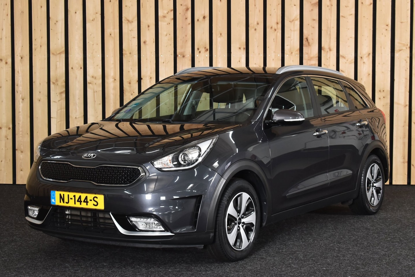 Kia Niro - 1.6 GDi Hybrid First Edition Trekhaak Carplay Dealerauto 138dkm 2e eig. NL-auto Camera Cli - AutoWereld.nl