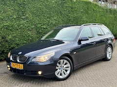 BMW 5-serie Touring - 525i Business Line /AUTOMAAT/S-VRWRMNG/PDC/RIJDTNIEUW/