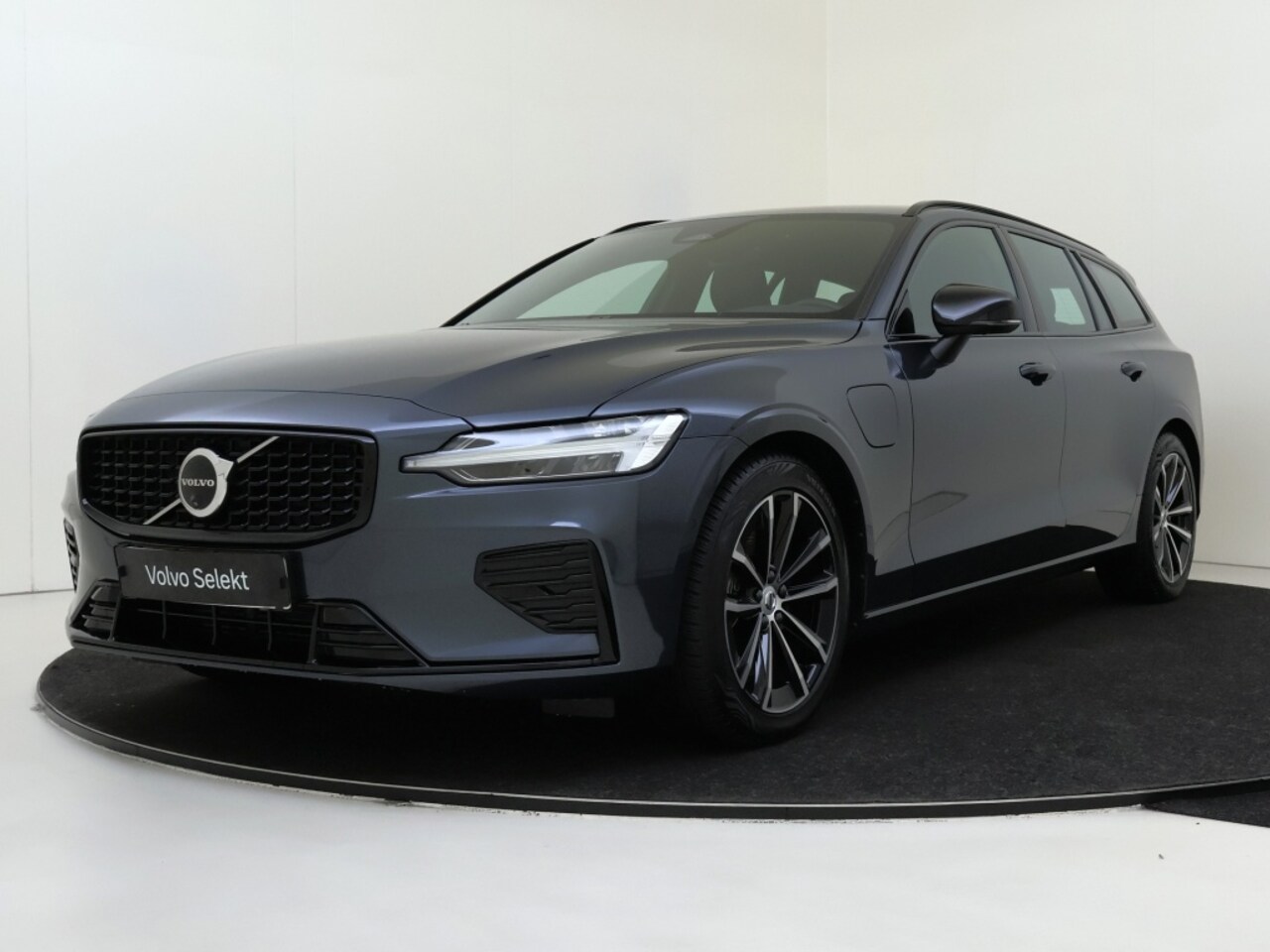 Volvo V60 - T6 AWD Plus Dark | Trekhaak | Harman/Kardon | Dodehoekdetectie | - AutoWereld.nl