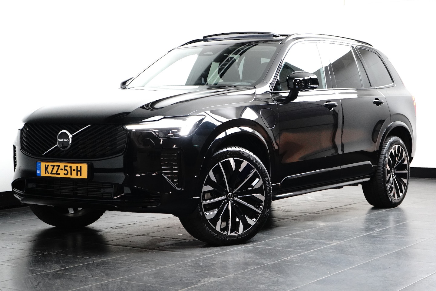 Volvo XC90 - 2.0 T8 Plug-in hybrid AWD Ultra Dark | Facelift | Massage | Ventilatie | 360 camera | Pano - AutoWereld.nl