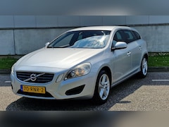 Volvo V60 - 1.6 T4 Momentum, automaat, trekhaak apk tot 9-2027